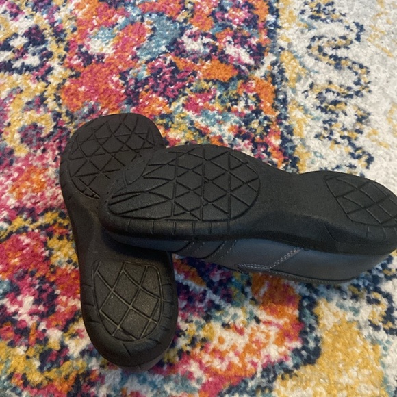 Grey flat - Picture 2 of 3